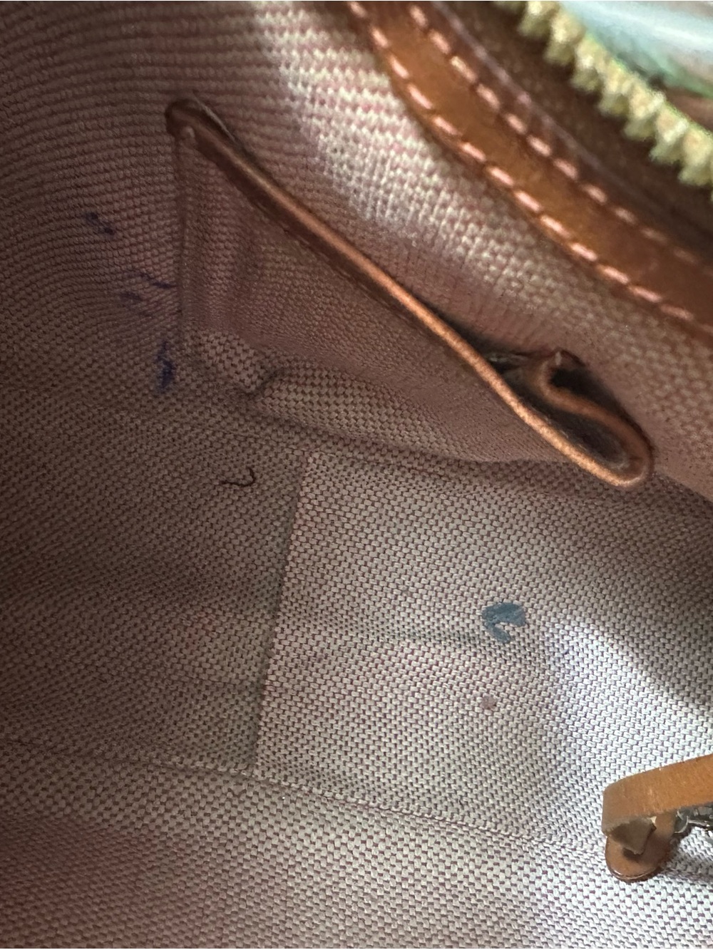 Dooney & Bourke Green Pebbled Leather Shoulder Bag with Brown Trim - Picture 8 of 13